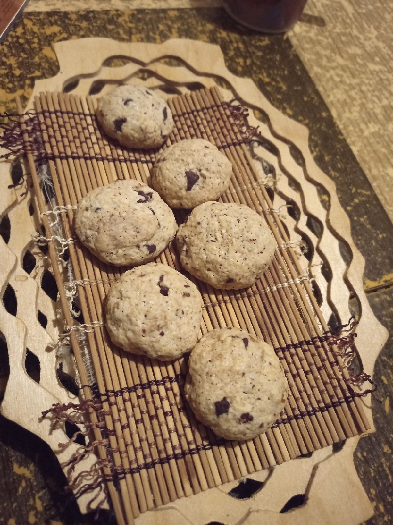 Песочное печенье с шоколадом и орехами