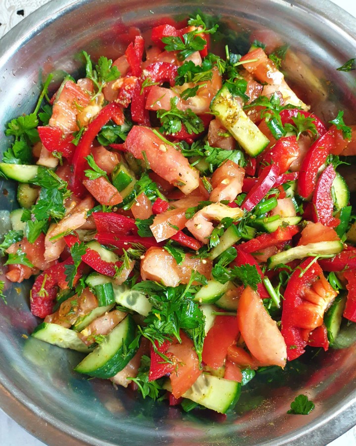 Салат из огурцов и помидоров с майонезом - Пошаговый рецепт с фото. Салаты. Салаты из овощей