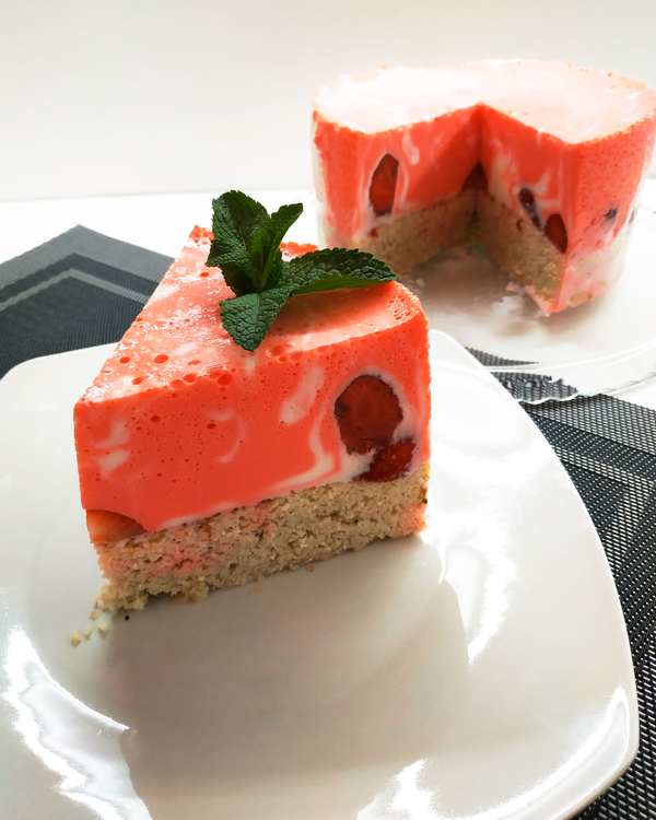 Клубнично-кокосовый диетический торт-суфле