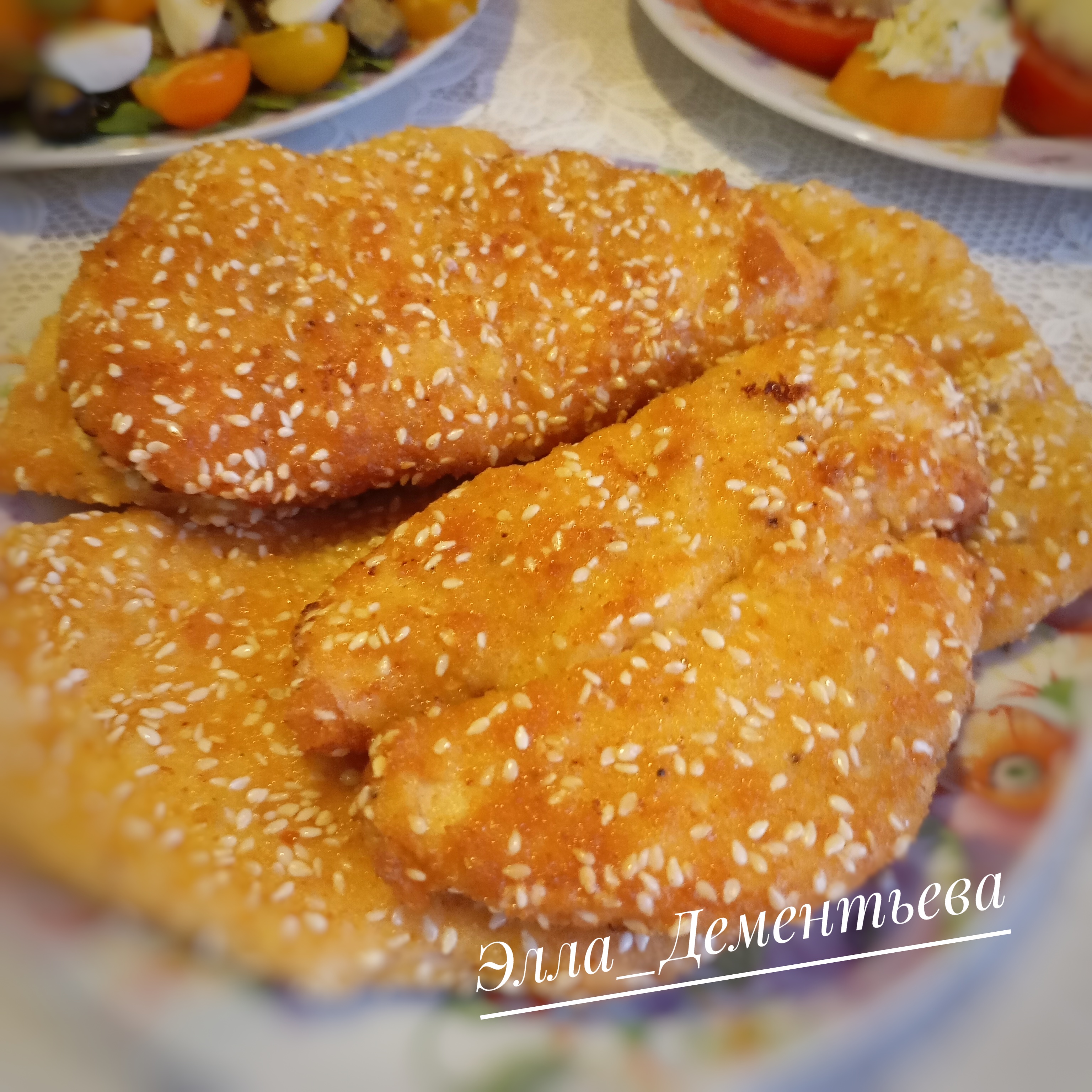 Куриные отбивные в панировочных сухарях с кунжутом 