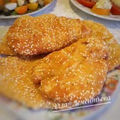 Куриные отбивные в панировочных сухарях с кунжутом 