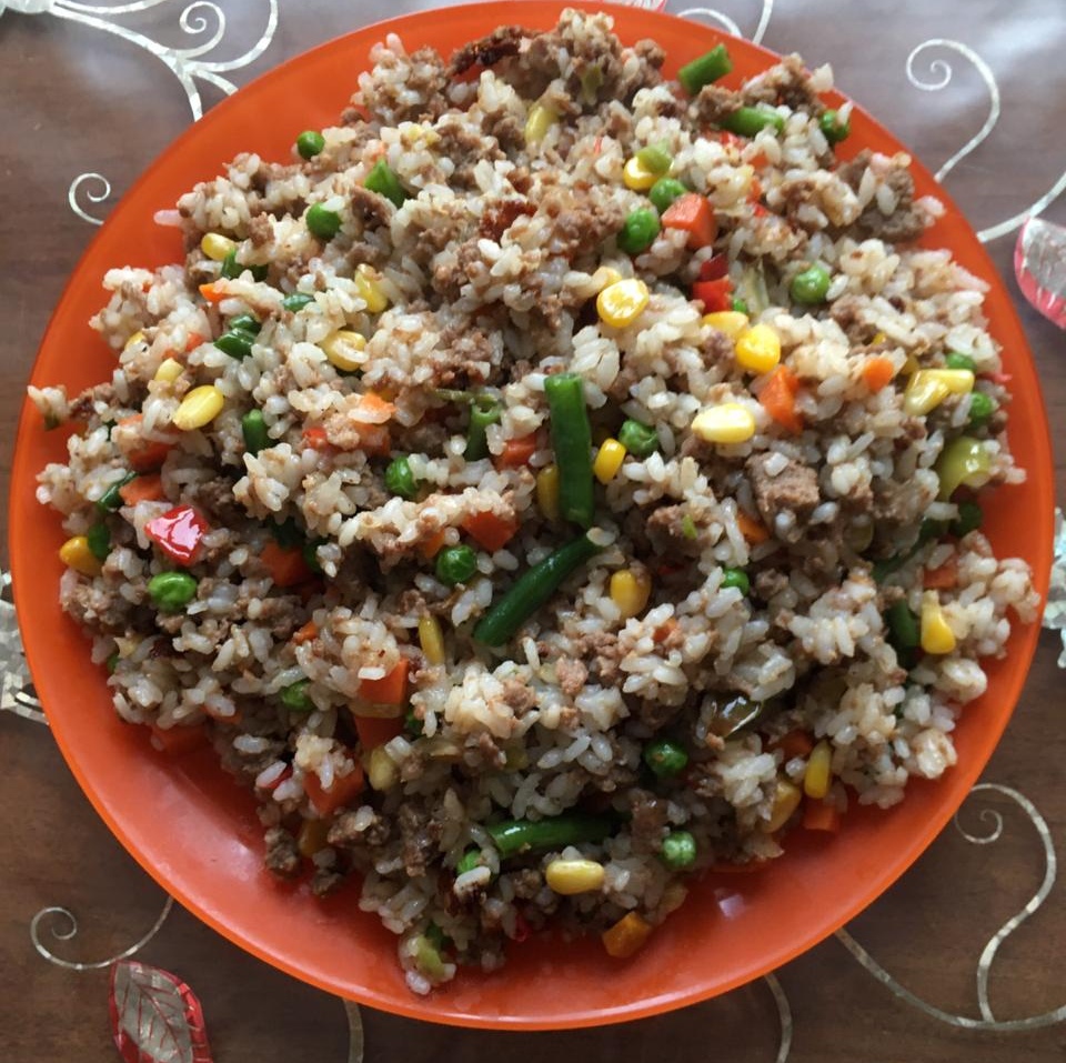 Рисовая запеканка с мясным фаршем и овощами в духовке