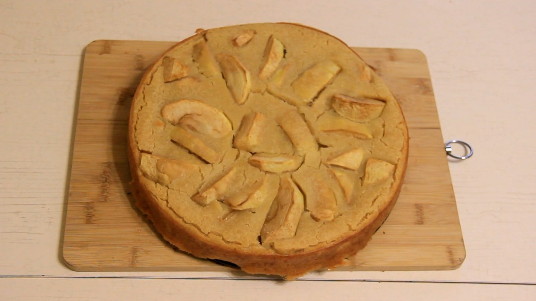 Яблочный пирог или шарлотка с яблоками без яиц