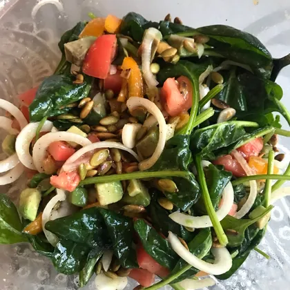Салат из свежих овощей и шпината #кулинарныймарафон