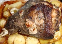 Баранья нога в духовке с розмарином