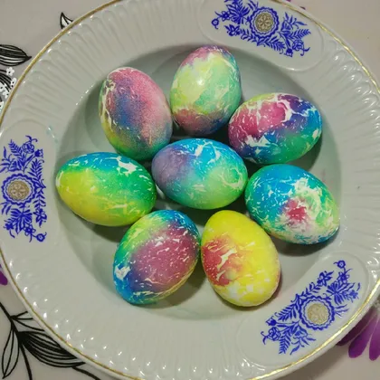Разноцветные самые красивые крашеные яйца