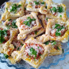 Слоёные слойки с курицей и грибами