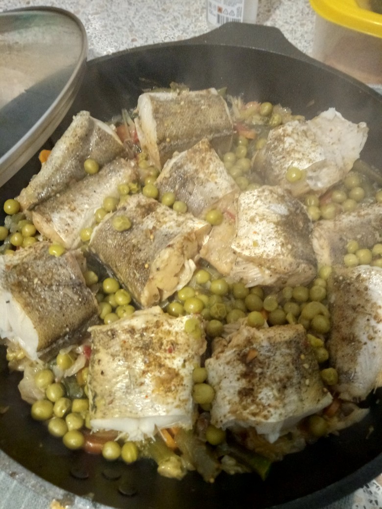 Хек с овощами