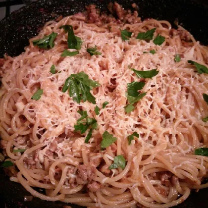 Спагетти с соусом болоньез