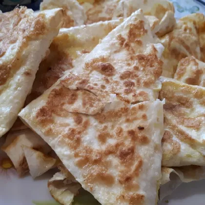Закусочные треугольники из армянского лаваша с сыром и колбасой