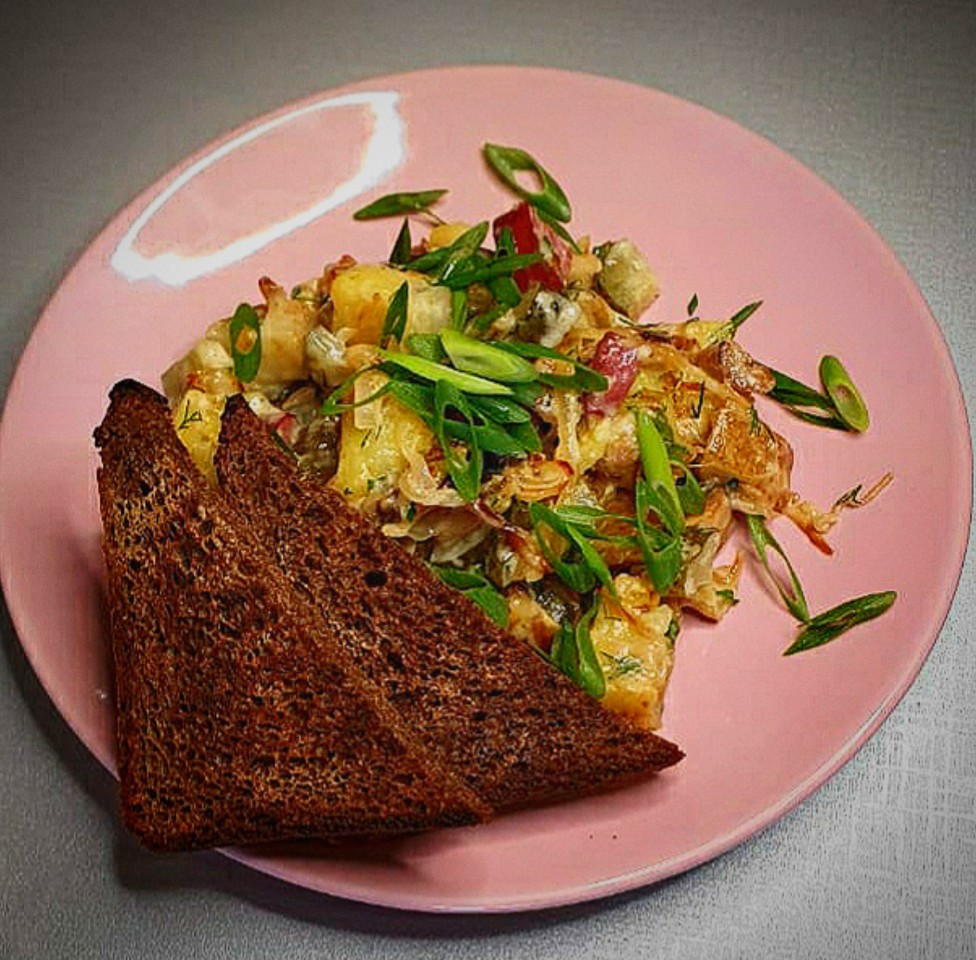 Тëплый салат с картофелем и колбасками!