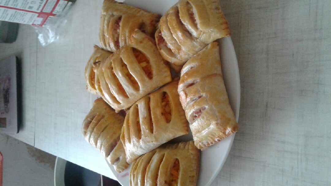 Слойки с морковью и яблоком