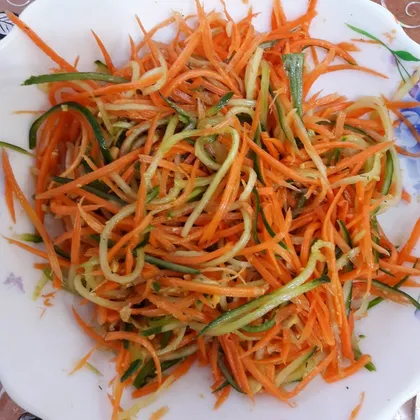 Салат "Спагетти" из моркови и огурца