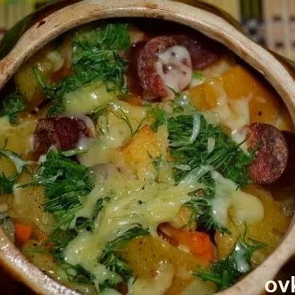 Картофель в горшочке с охотничьими колбасками