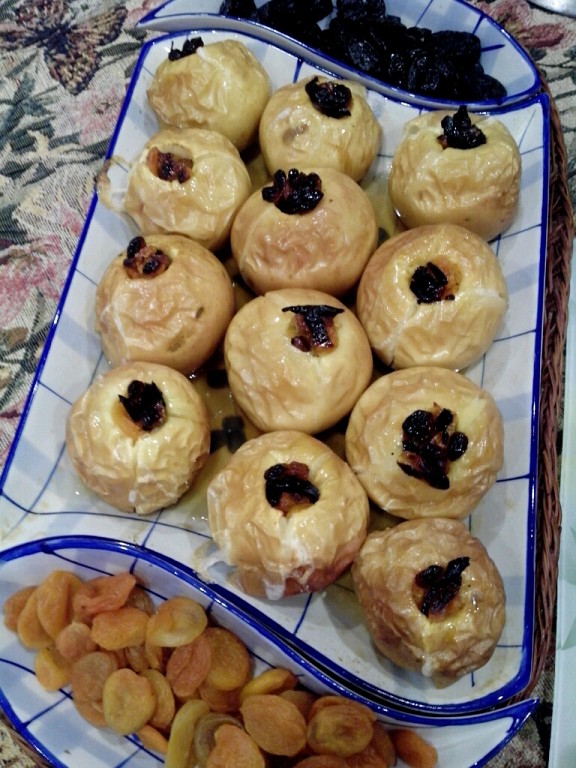 Яблоки, зпеченные с медом и сухофруктами