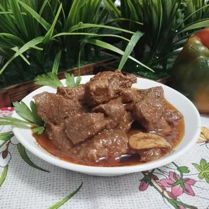 Говядина тушеная с луком