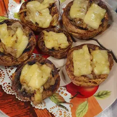 Шампиньоны фаршированные на мангале