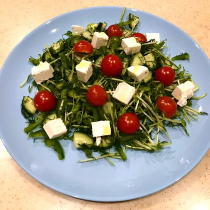 Зелёный салат с брынзой