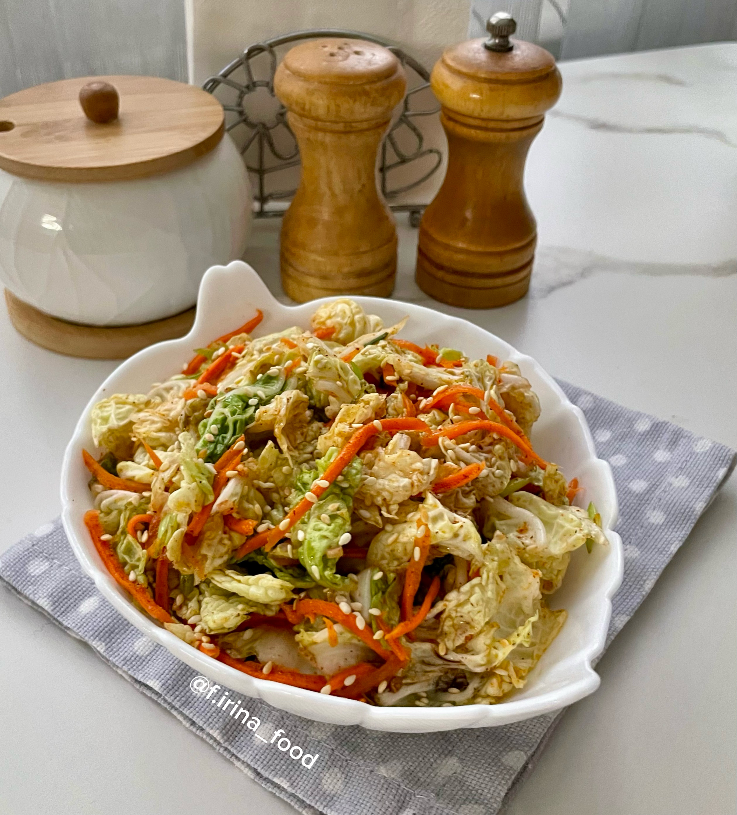 Салат с пекинской капустой и морковью 