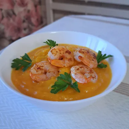 Тыквенный суп с креветками и кокосовым молоком