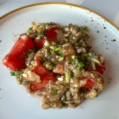 Салат с печеными баклажанами