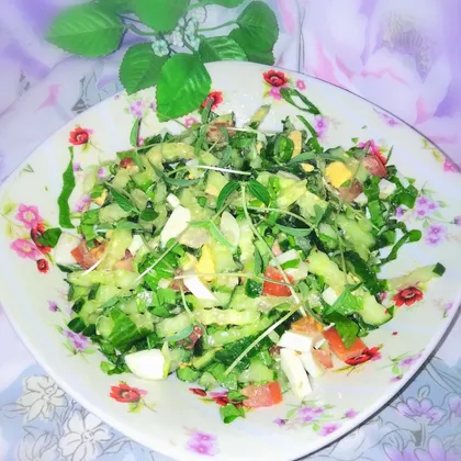 Весенне-летний салат с черемшой