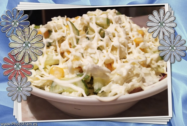 Салат с кукурузой, зелёным огурчиком, пекинской капустой