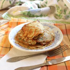 Блинчики с крабовыми палочками, болгарским перцем и зеленью