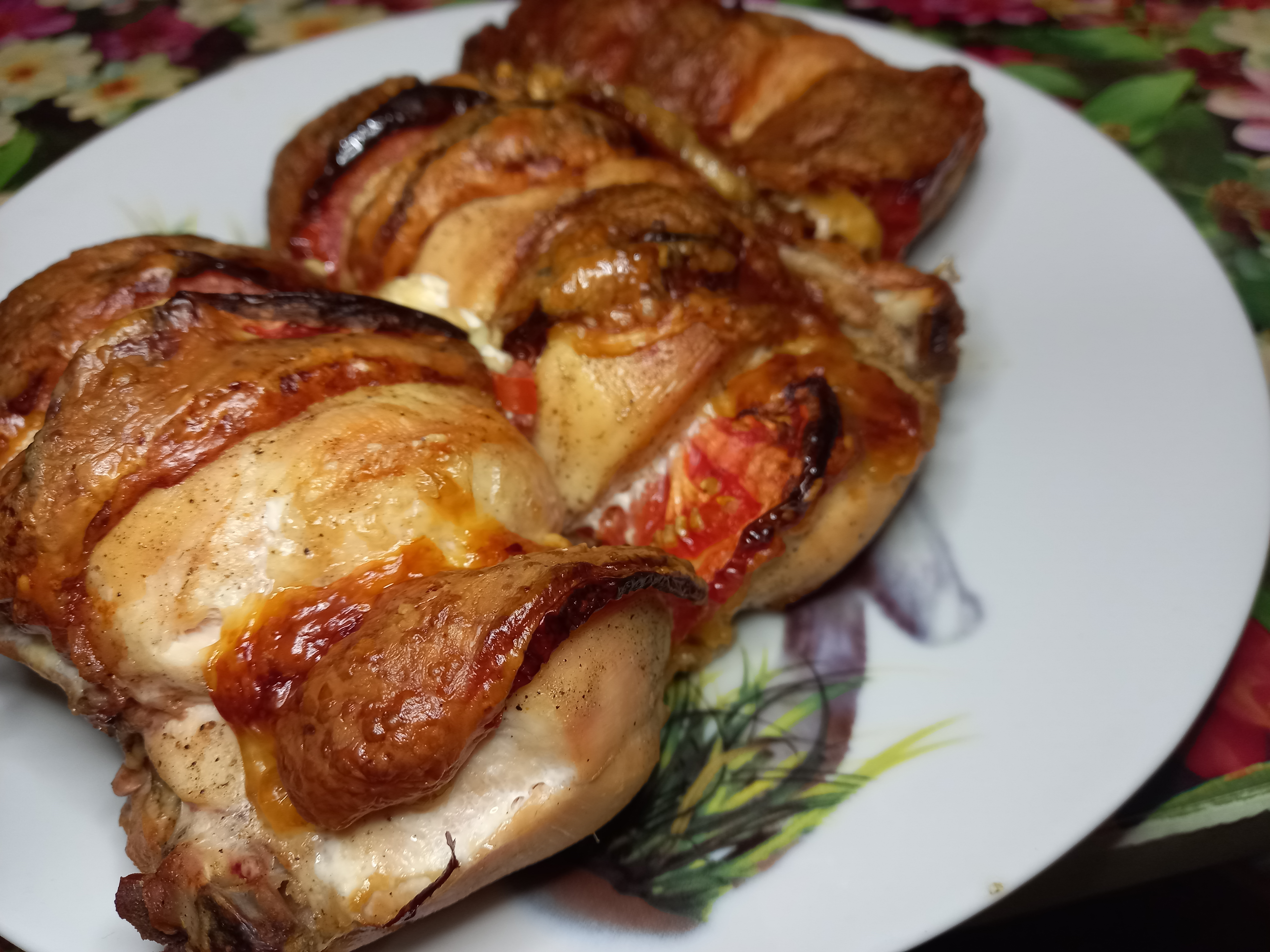 Куриная грудка с помидором и сыром
