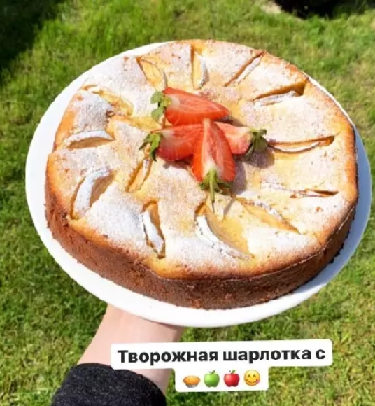 Творожная шарлотка с яблоками