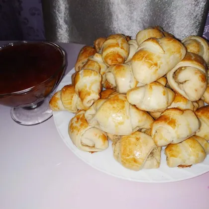 Слоёные круасаны с грецким орехом и сахаром