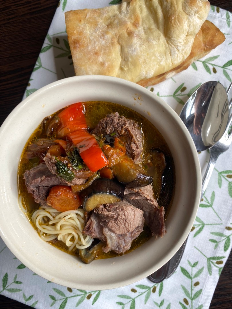 Сборный суп с говядиной и жареными овощами 🍲