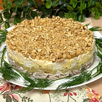 Салат с курицей и ананасами