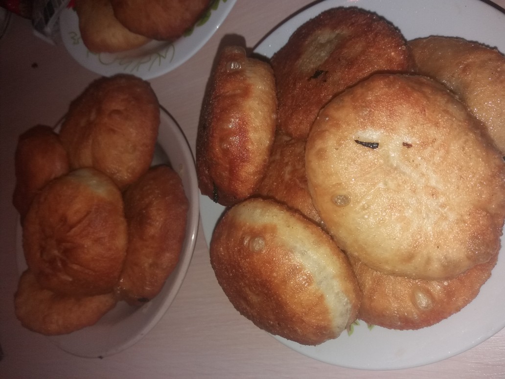 Пирожки из дрожжевого теста с мясом и с картошкой