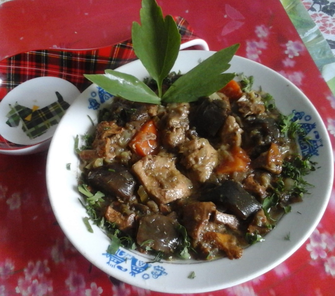 Мясо жаренное с овощами