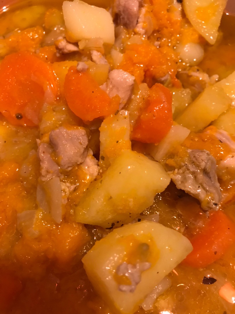 Рагу с курицей, картофелем и тыквой