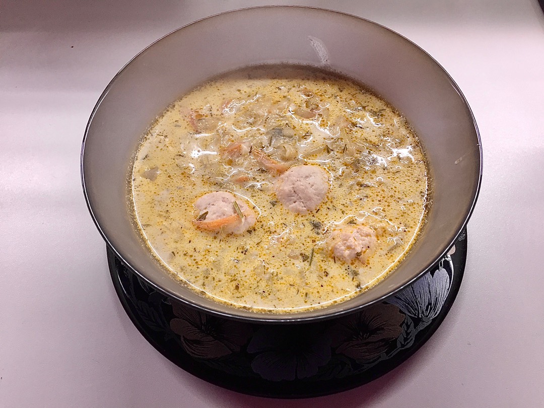 Суп с фрикадельками из куриного фарша с рисом