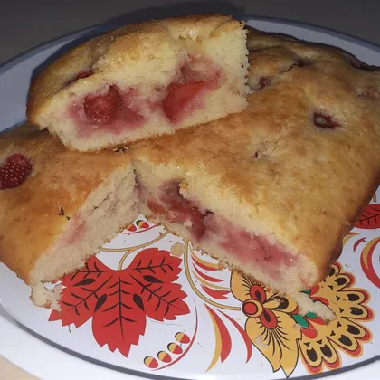 Пирог с клубничкой🍓