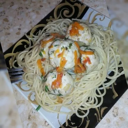 Спагетти с тефтельками из куриной грудки