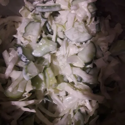 Салат с огурцом и капустой