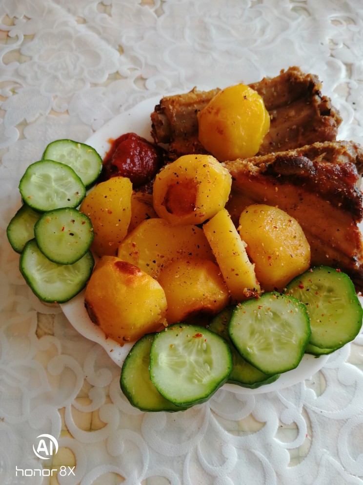 Запечённые рёбрышки с картофелем