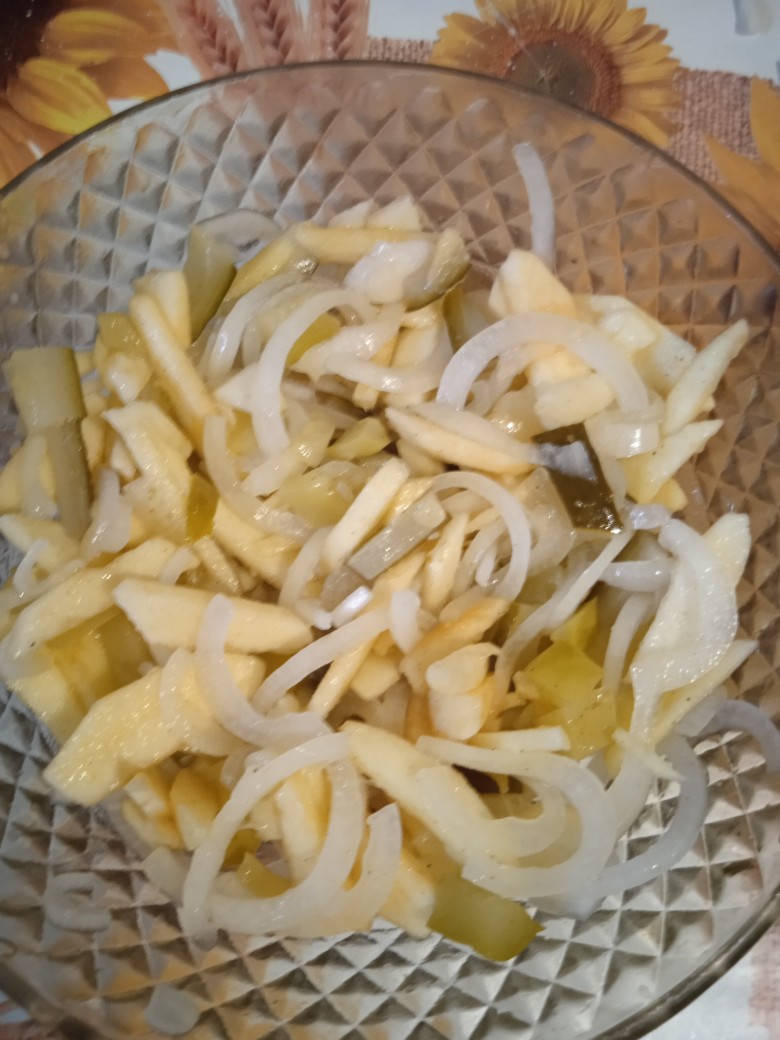 Новогодний салат-закуска "Сметут сразу"