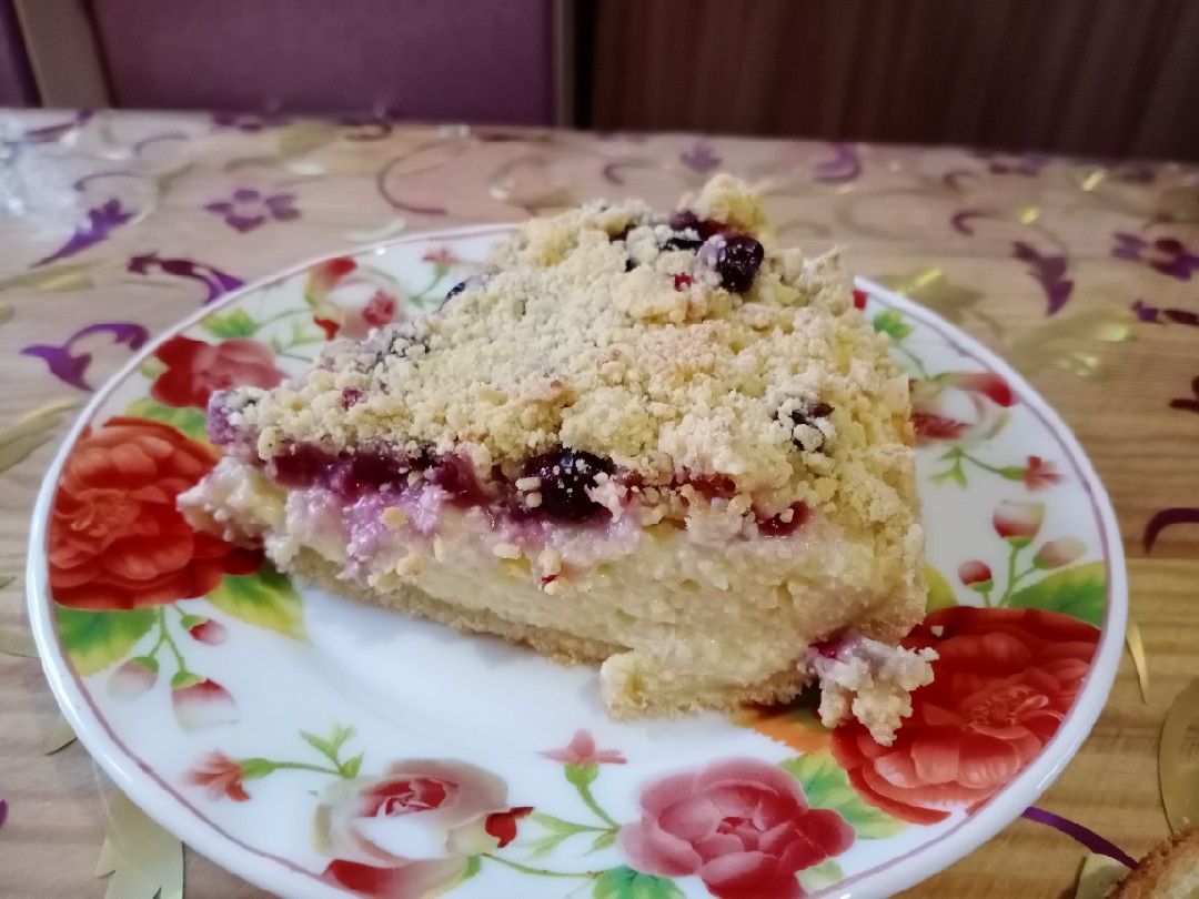 Творожный пирог с ягодами