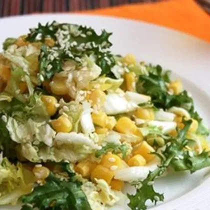 Легкий салат с пекинской капустой и кукурузой – рецепт с фото
