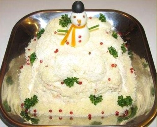 Салат с курицей и грибами «Снеговик на сугробе»