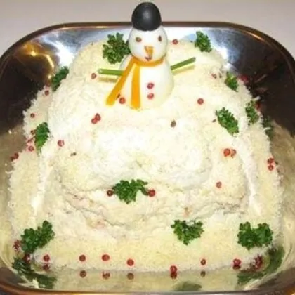 Салат с курицей и грибами «Снеговик на сугробе»