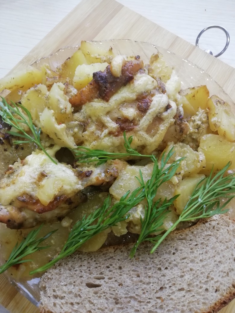 Курица запечённая с картофелем