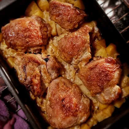 Куриные бёдрышки, запечённые в духовке, с картофелем