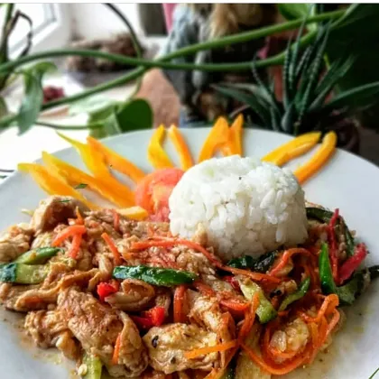 Тайский салат из куриной грудки