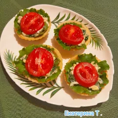 Тарталетки фаршированные творожным сыром и зеленью
